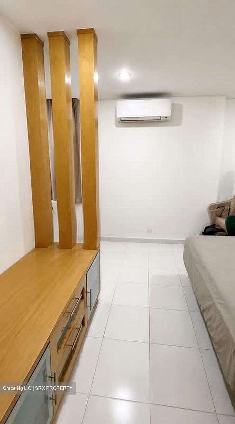 Blk 182 Edgefield Plains (Punggol), HDB Executive #556465661
